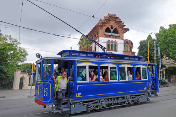 barcelonabluetram-streetcar.jpg