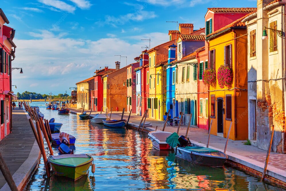 housesburanoislandstreetcanalveniceitaly.jpg