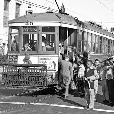 streetcarschoolsanfranciscomarinajuniorhighschoolchestnutwestboundatdivisadero1948.jpg