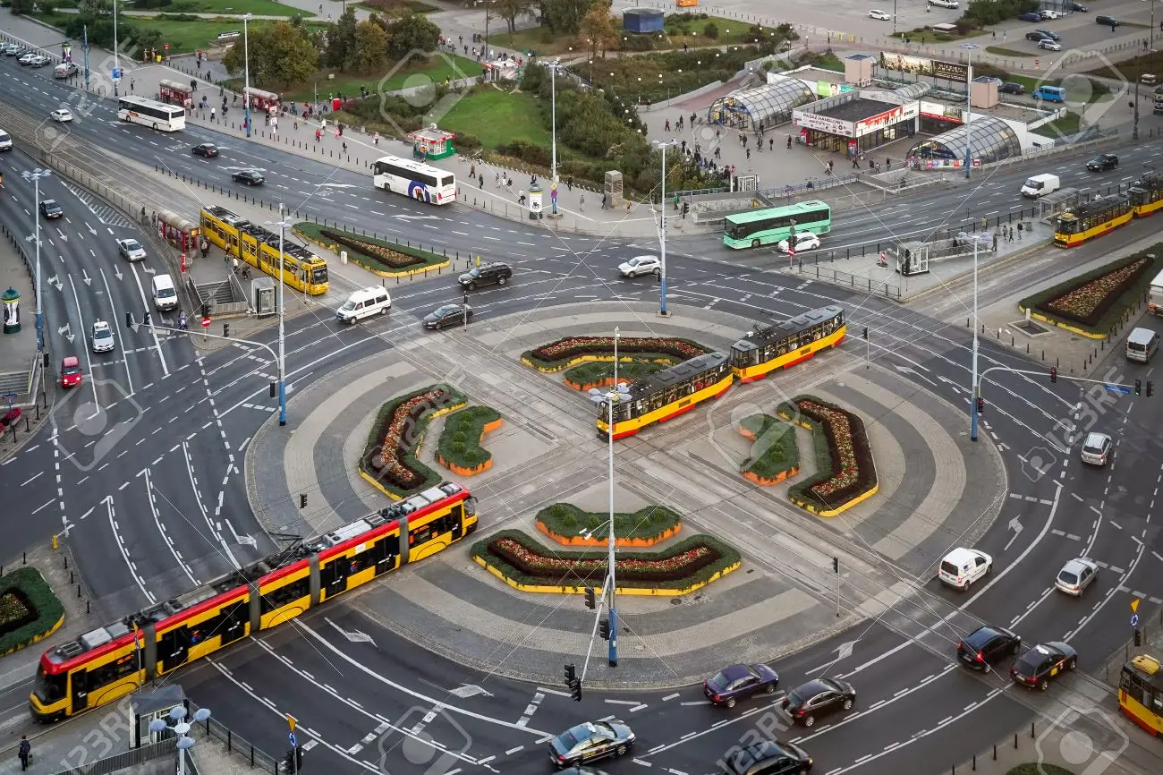 tram-roundaboutonmarszalkowskastreet-warsawpoland.jpg